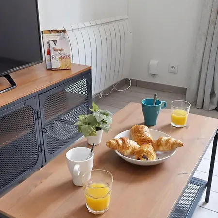 Daire Expat Renting - Le Cocon - Wifi - Near Station *