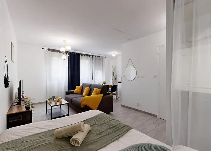 Expat Renting - Le Cocon - Wifi - Near Station *