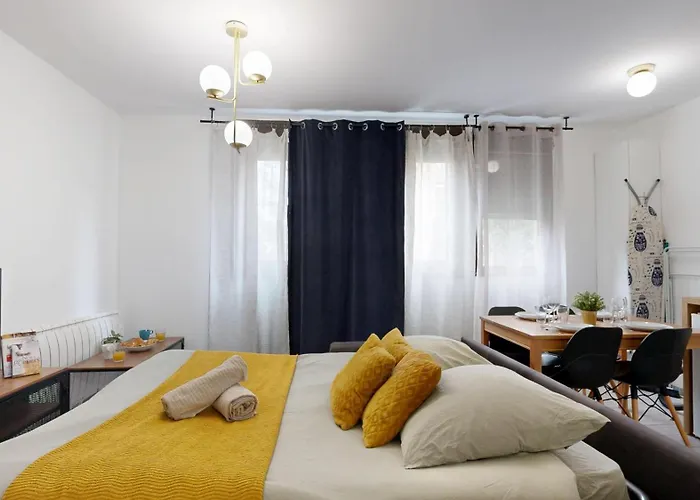 Apartment Expat Renting - Le Cocon - Wifi - Near Station