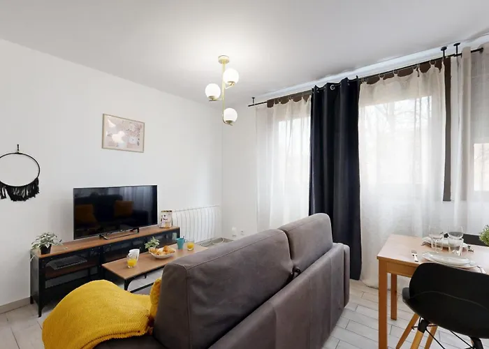 Expat Renting - Le Cocon - Wifi - Near Station *